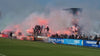 Supporters op dugouts bij trainingscomplex Varkenoord van Feyenoord